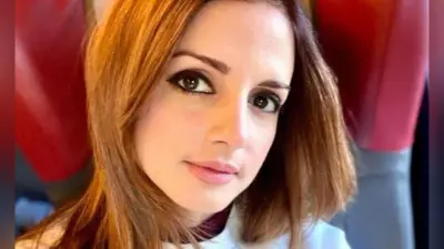 ऋतिक रोशन की एक्स वाईफ बारिश के बीच पहुंची पार्लर, इस वजह से ट्रोलर्स ने साधा निशाना, VIDEO