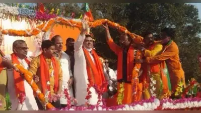 शुभेंदु की रैली में ‘ड्रामा’, मंच पर ही तृणमूल छोड़ने वाले पूर्व नेता ने कान पकड़कर की उठक-बैठक