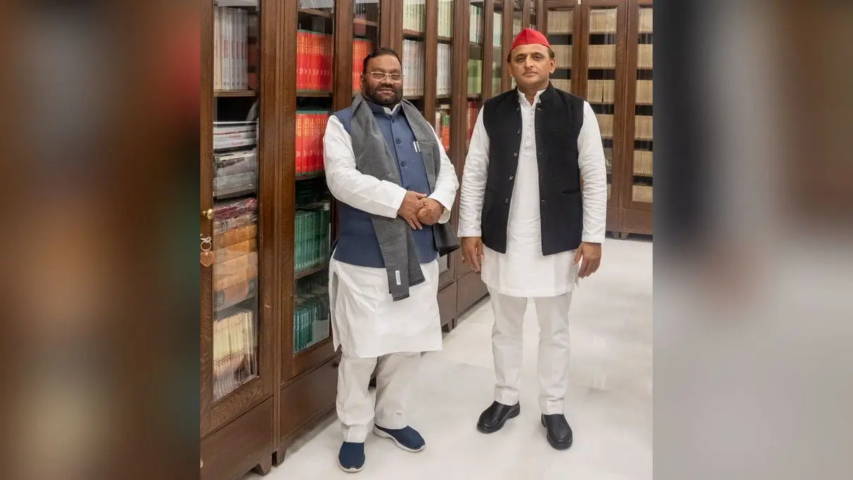 Swami Prasad Maurya: भाजपा को UP में चुनाव से पहले जोर का झटका, इस्तीफा देकर स्वामी प्रसाद साइकिल पर सवार