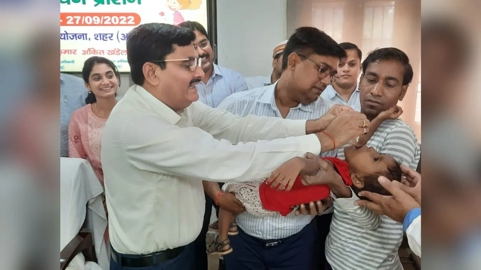 अलीगढ़ में 1732 बच्चों को पिलाया गया सोना, क्यों पिलाई जाती हैं स्वर्ण प्राशन में गोल्ड की 2 बूंद