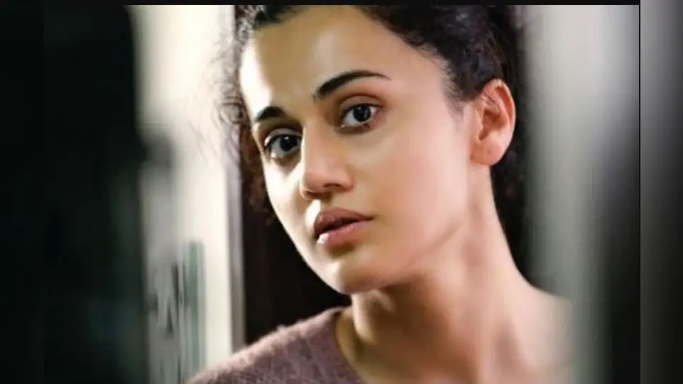 Shabaash Mithu: एक हाथ में बल्ला-दूसरे में हेलमेट थामे दिखीं तापसी पन्नू, Women’s Day पर नया पोस्टर जारी