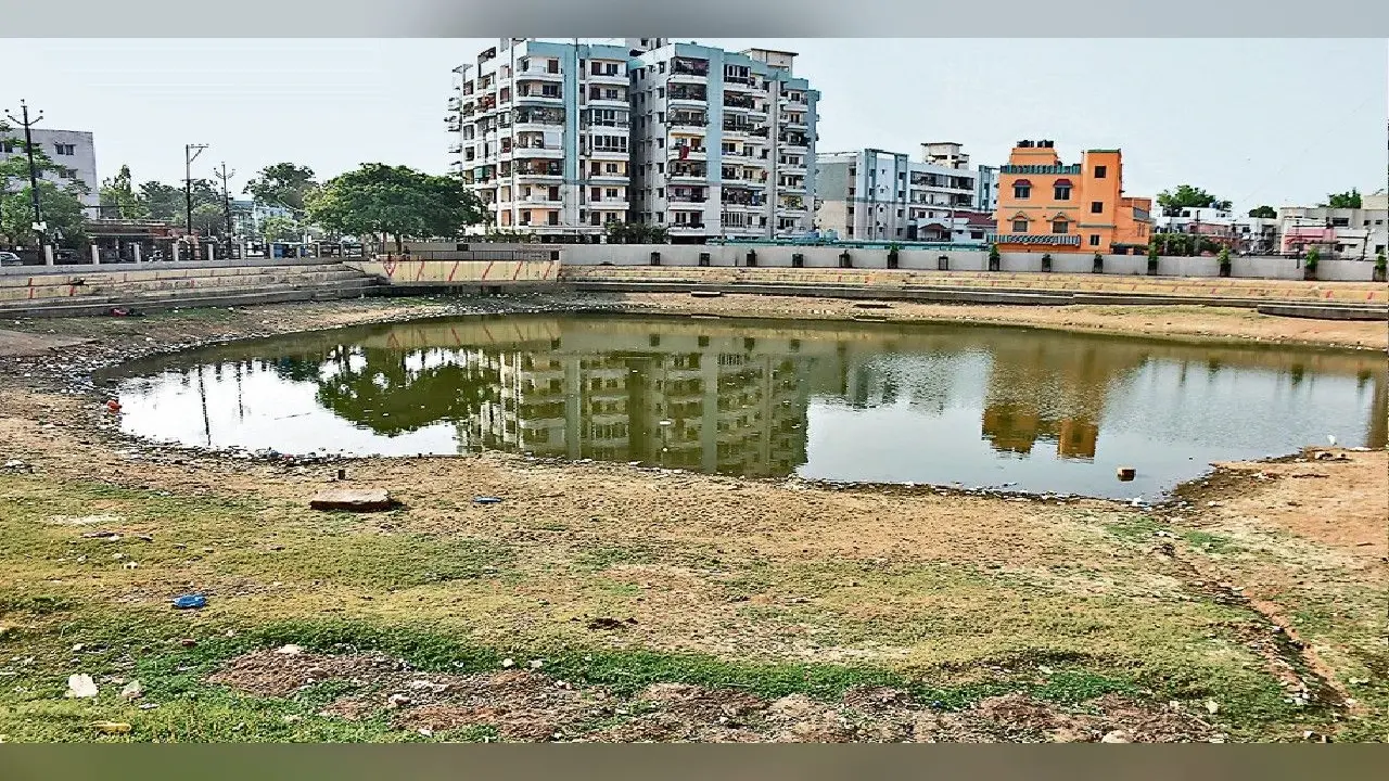 Jharkhand Weather Updates: उफ ये गर्मी- सूख रहे शहर के तालाब व बोरिंग, गला तर करना भी हुआ मुश्किल