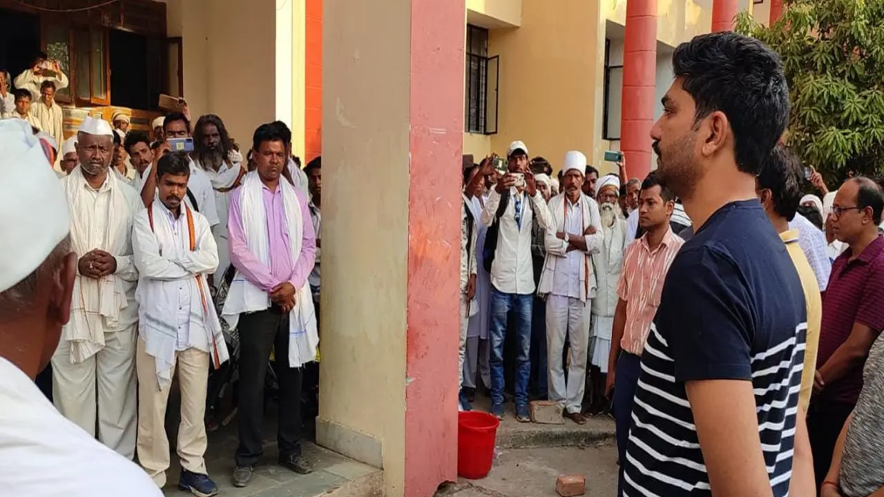 झारखंड पंचायत चुनाव : उपायुक्त से वार्ता के बाद टानाभगतों का आंदोलन 4 दिनों बाद खत्म, मिला ये आश्वासन