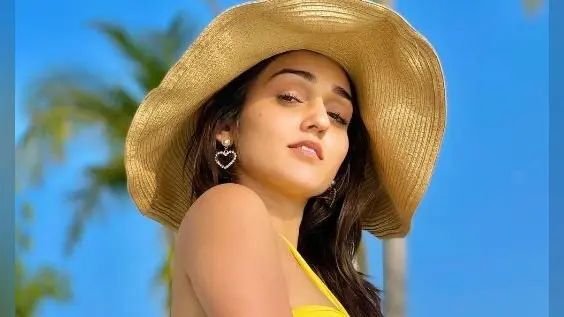 Saath Nibhaana Saathiya एक्ट्रेस तान्या शर्मा हैं बेहद बोल्ड, तसवीरों में देखें ग्लैमरस अंदाज