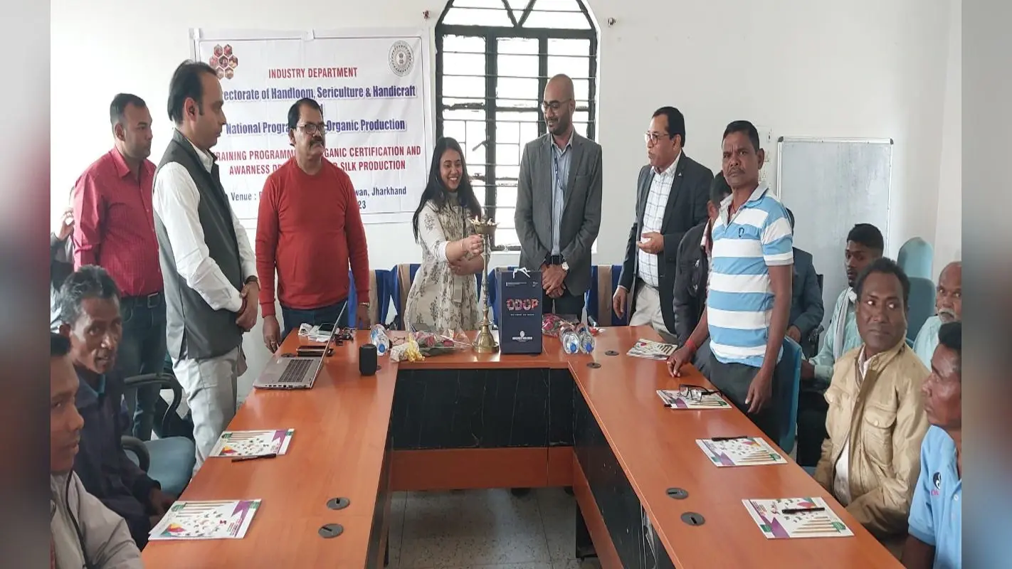 Jharkhand News: तसर की जैविक खेती से आत्मनिर्भर होंगे खरसावां के किसान, मिली ट्रेनिंग