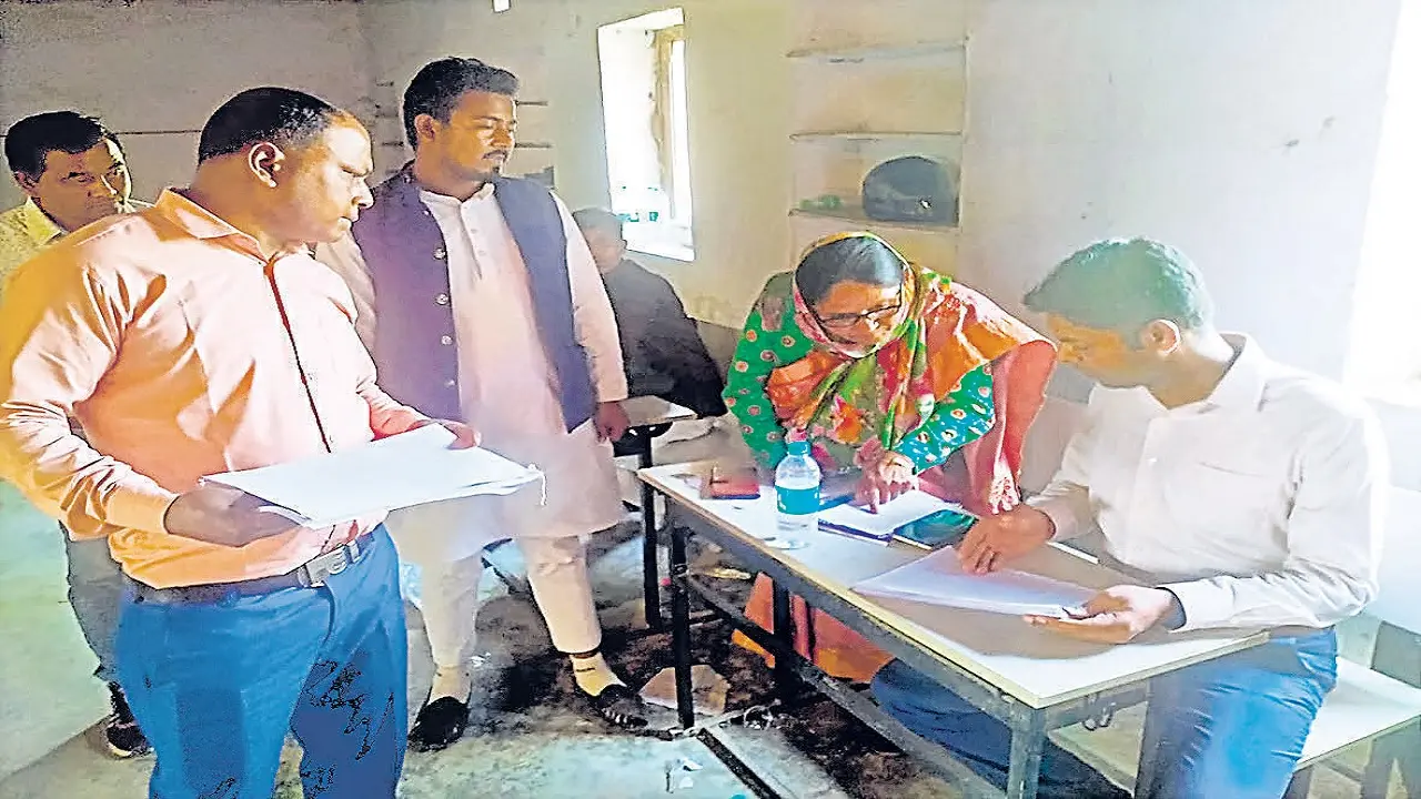 Bihar News: शिक्षक बनने आये दो अभ्यर्थियों को उठा ले गयी पुलिस, जानिये काउंसलिंग के दौरान क्यों धराये…