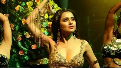 Exclusive: तुलना करने की जरूरत नहीं मैं खुद मानती हूं कि मौनी रॉय मुझसे ज़्यादा हॉट हैं- तेजस्वी प्रकाश