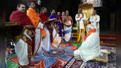 तिरुपति मंदिर पहुंचे पीएम मोदी, पुजारियों से आशीर्वाद लेते वीडियो आया सामने