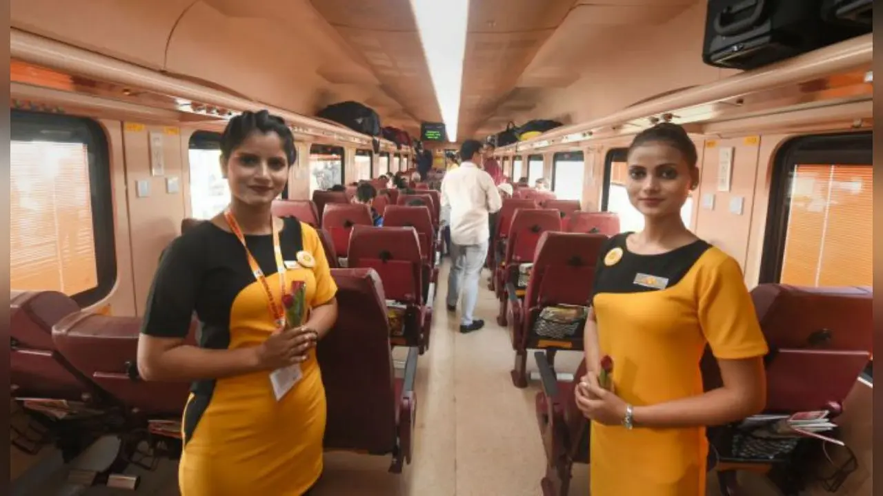 IRCTC Tejas Express Trains : 7 महीने बाद 17 अक्टूबर से दोबारा चलने लगेगी तेजस एक्सप्रेस, जानिए कब शुरू होगी बुकिंग