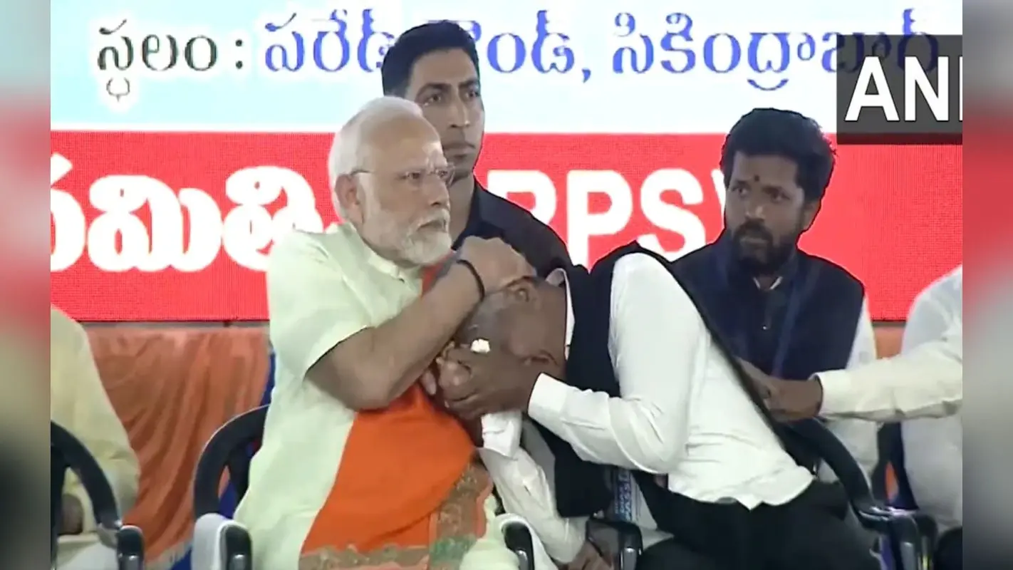 तेलंगाना: BRS और कांग्रेस पर बरसे PM Modi, , कहा- दोनों दलित विरोधी’, सभा में फूट-फूटकर रोये मडिगा