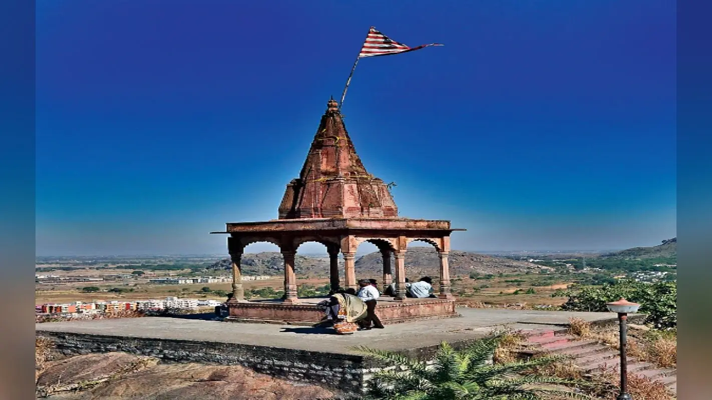 झारखंड के इस मंदिर में फल-फूल और मिठाई की जगह चढ़ाये जाते हैं पत्थर, खास है इसकी वजह