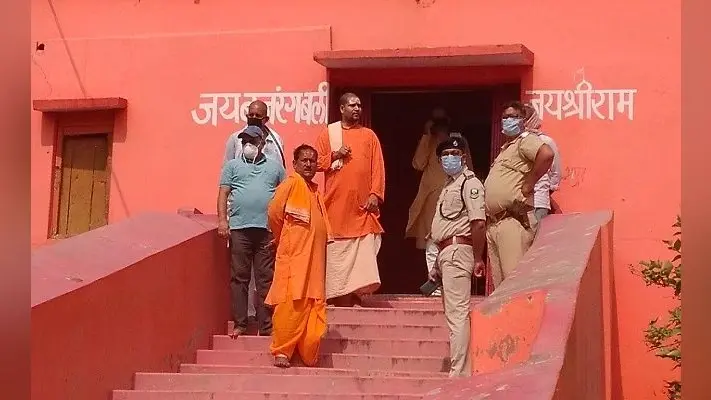 Lockdown 2.0 Bihar News : मंदिर की छत पर सो रहे महंत की ईंट-पत्थर से कूचकर हत्या, प्राचीन मूर्ति भी ले उड़े अपराधी