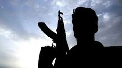 पाकिस्तान बना रहा फौजियों को आतंकी