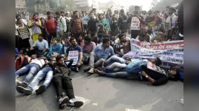 WB News : उच्च प्राथमिक नौकरी की मांग को लेकर भूख हड़ताल पर बैठे 72 घंटे में 8 अनशनकारी बीमार