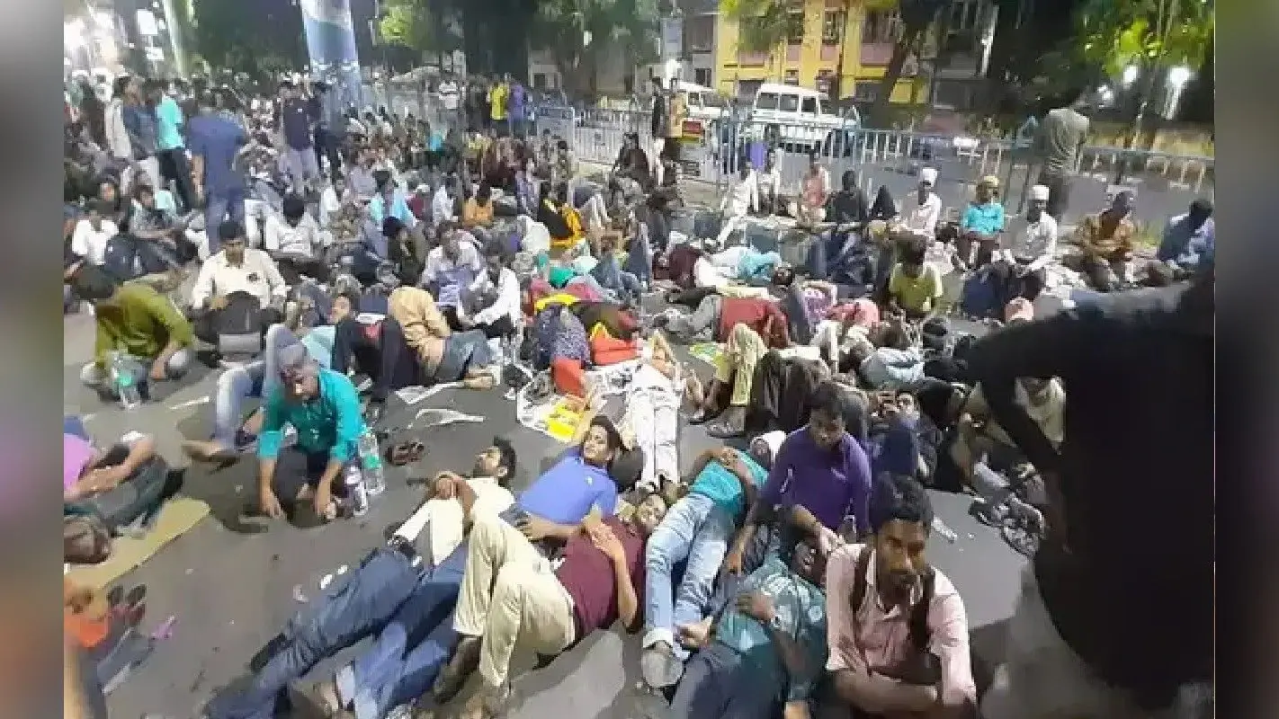 West Bengal: टेट पास उम्मीदवारों का नियुक्ति की मांग को लेकर कई घंटों से प्रदर्शन जारी, कई पड़े बीमार