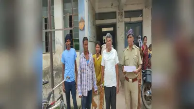 नवादा जिले में बिहार-झारखंड की सीमा पर यात्री बस से 13 किलो गांजा के साथ तीन तस्कर गिरफ्तार