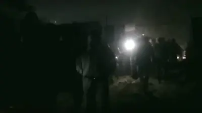 कानपुर : कुली बाजार इलाके में तीन मंजिला इमारत ढही, किसी के हताहत होने की सूचना नहीं