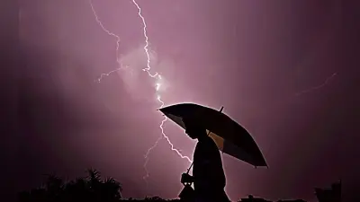 Bihar Weather News : राजधानी पटना सहित कई जिलों में भूकंप के झटके, आज बिहार में ठनका और भारी बारिश के आसार, अलर्ट जारी…