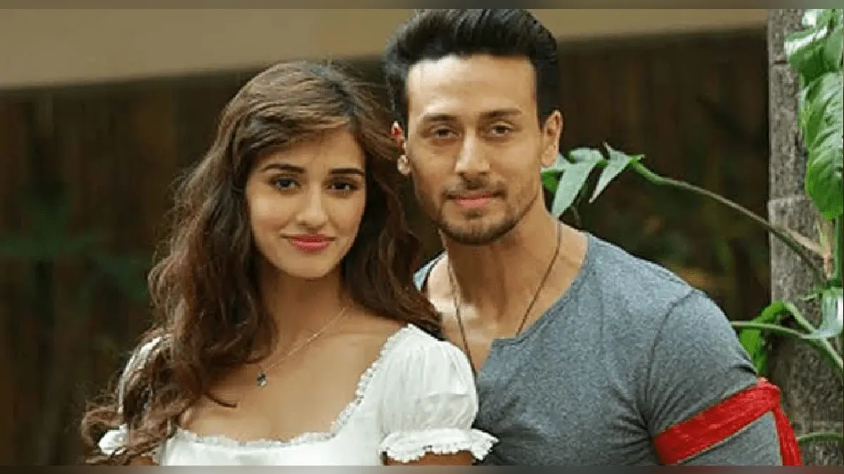 Disha Patani खुद को आईने में निहारती नजर आई, स्टाइलिश वॉक देखकर कमेंट करने से खुद को रोक नहीं पाए टाइगर श्रॉफ