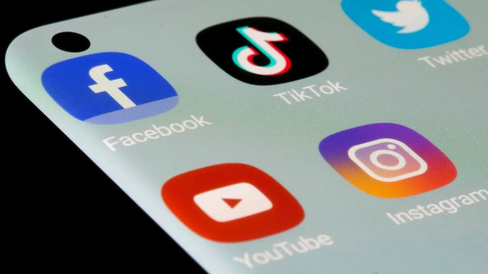 Tiktok ने दुनियाभर में मचायी धूम, पीछे छूट गए Twitter और Snapchat
