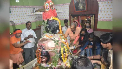 Varanasi News: काशी में विराजते हैं बाबा तिलभांडेश्वर, मकर संक्रांति पर बढ़ जाता है शिवलिंग का आकार