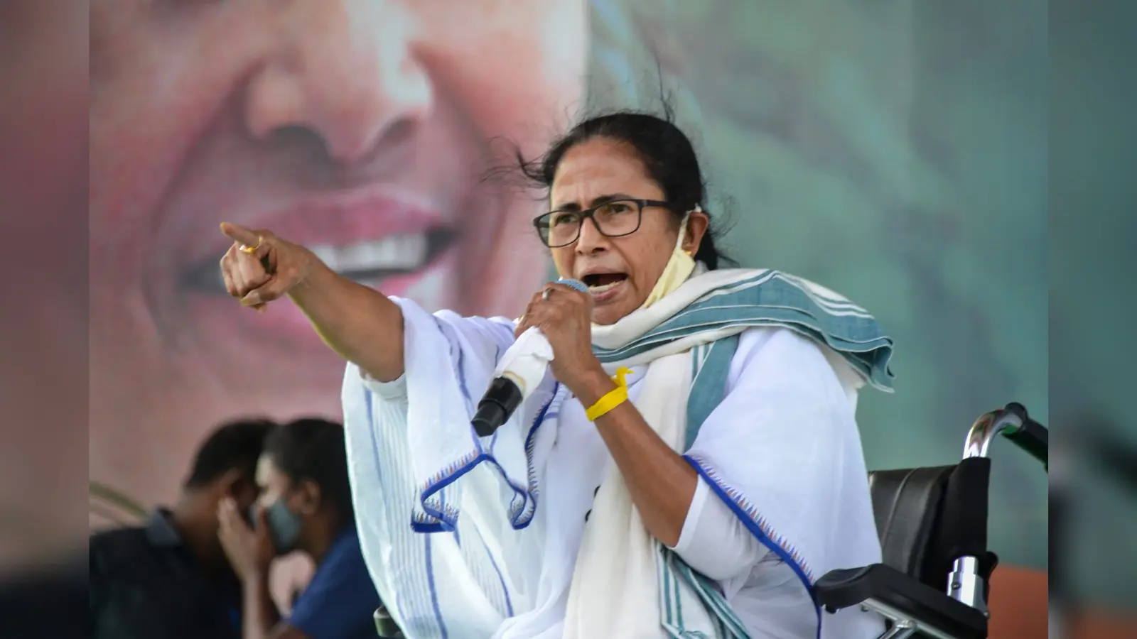 5 मई के बाद बंगाल में सबको फ्री में कोरोना वैक्सीन दिया जायेगा, ममता बनर्जी के हवाले से TMC ने किया ट्वीट