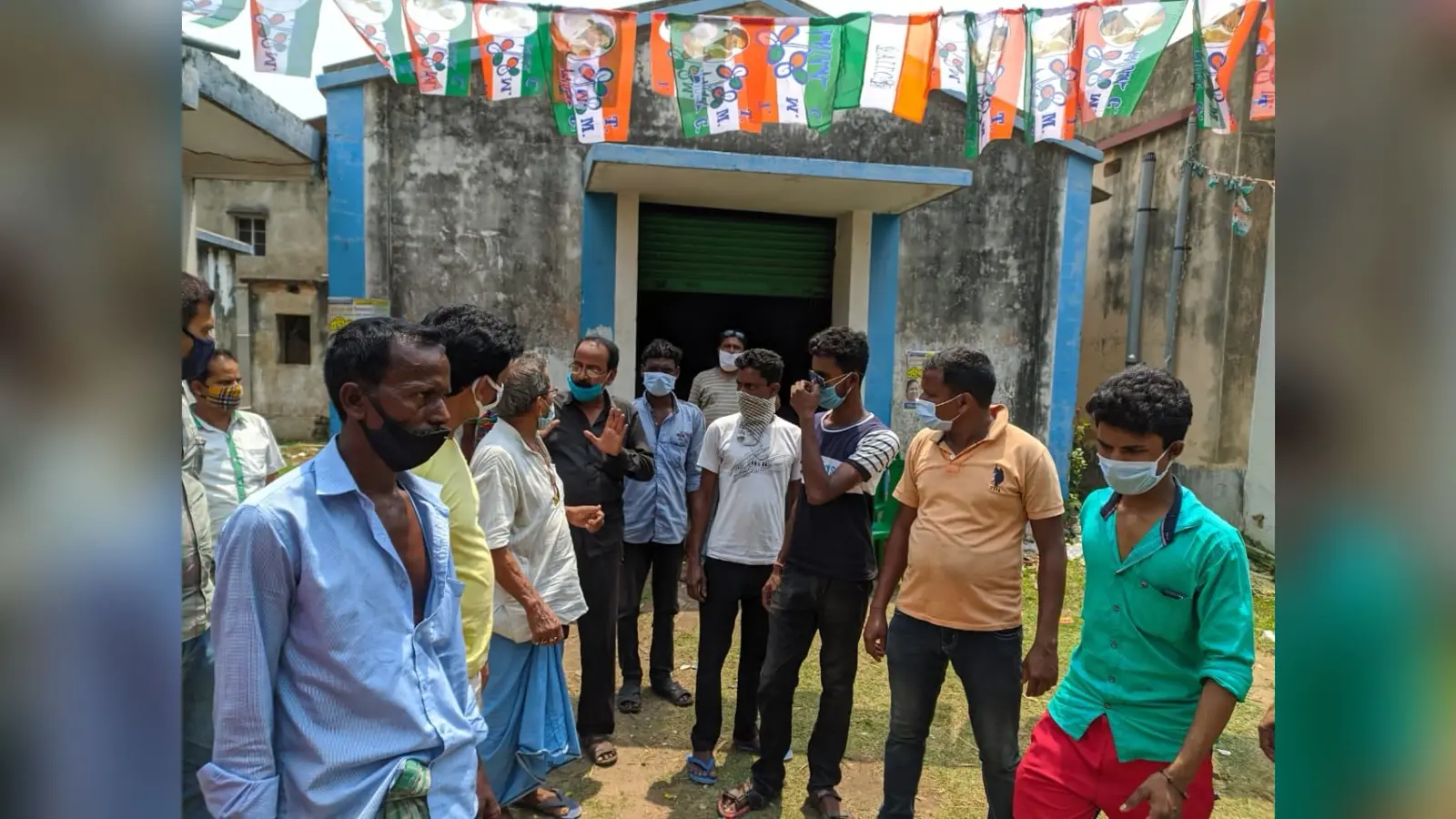 मतदान के बीच दुर्गापुर में टीएमसी कार्यालय पर हमला, सेंट्रल फोर्स के जवानों पर आरोप