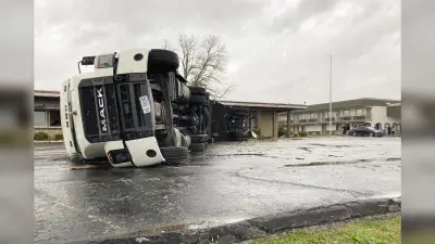 Kentucky Tornadoes: अमेरिका में तूफान से भारी तबाही, घर जमींदोज, गाड़ियां पलटी, 70 से ज्यादा की गई जान