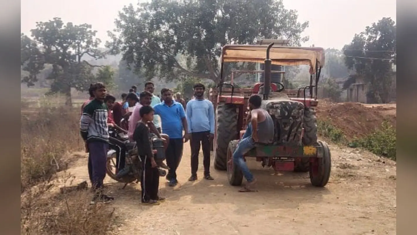 झारखंड के पलामू में ट्रैक्टर से कुचलकर 10 साल के बच्चे की मौत, नहीं हुआ पोस्टमार्टम, FIR भी नहीं