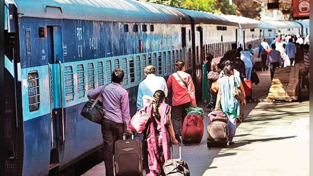 इंदौर से 1300 यात्रियों को लेकर बंगाल रवाना हुई श्रमिक स्पेशल ट्रेन, भाजपा ने सीएम ममता पर किया पलटवार