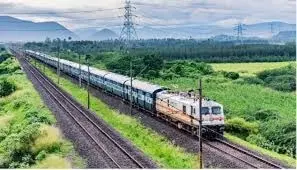 आनंद विहार-पटना सुपरफास्ट अब हफ्ते में दो दिन, उधना से बरौनी के लिए चलेगी समर स्पेशल ट्रेन, कई के रूट बदले