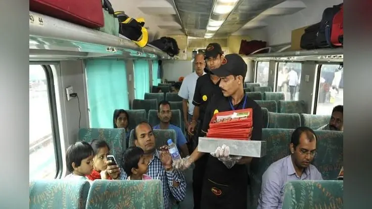 Indian Railway News : जब अचानक ट्रैक पर उल्टी दौड़ने लगी पूर्णागिरी जन शताब्दी एक्सप्रेस, फिर जानें क्या हुआ