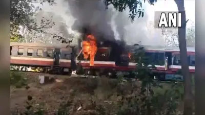MP Train Accident: रतलाम में पैसेंजर ट्रेन के दो बोगियों में भीषण आग, मची अफरा-तफरी