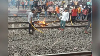 भभुआ रोड स्टेशन पर अग्निपथ योजना को लेकर आगजनी एवं फायरिंग, पथराव में दो पुलिस कर्मी घायल