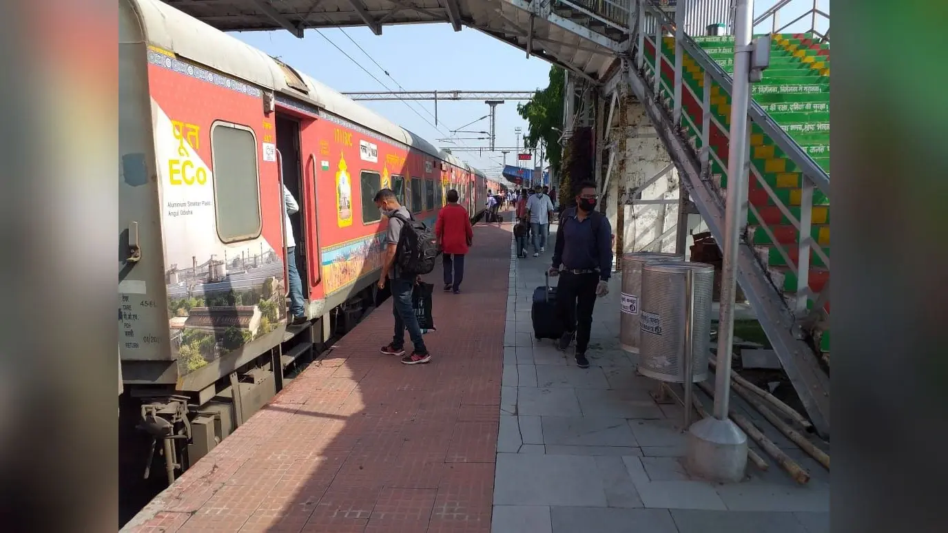नये तरीके से कोरोना का मुकाबला करेगा झारखंड, 60 हजार से अधिक प्रवासियों को घर लायी सरकार