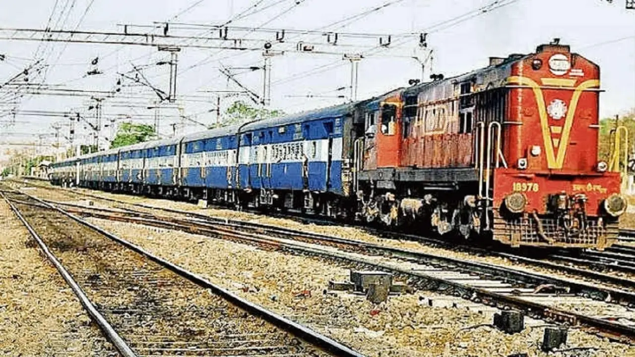 Bihar Train News : पटना-सहरसा राज्यरानी सहित आठ ट्रेनें 8 दिसंबर तक रहेंगी रद्द, यहां देखें लिस्ट