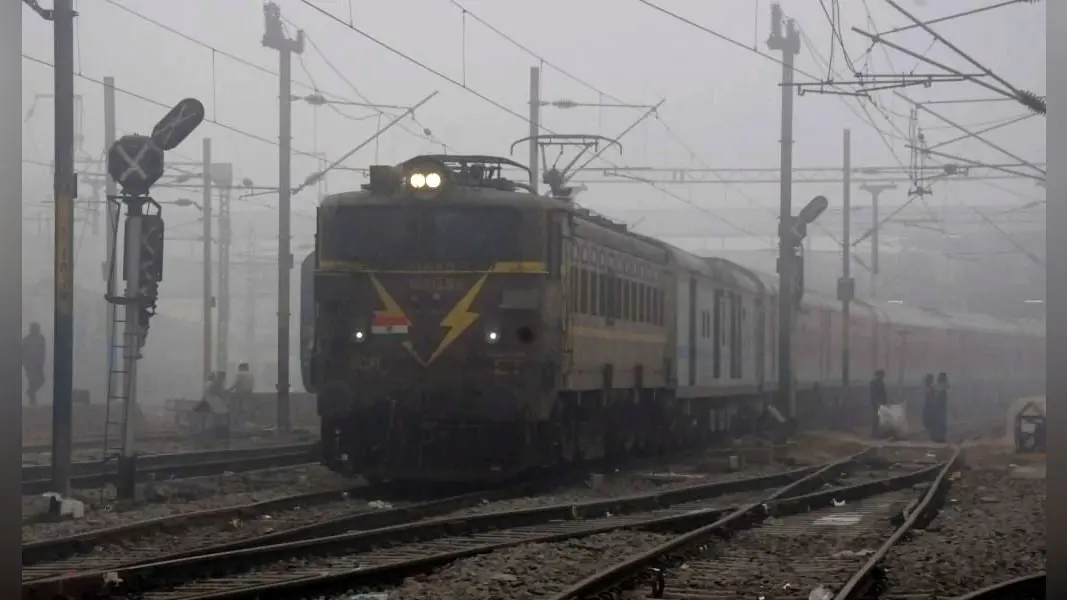 IRCTC News: एक दिसंबर से कई ट्रेन पर ब्रेक, रेलवे ने रद्द करने का लिया फैसला, रिजर्वेशन से पहले देखें लिस्ट
