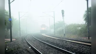 Trains Late: उत्तर भारत में कोहरे का अटैक, कम विजिबिलिटी से 29 ट्रेनें और 15 फ्लाइट्स लेट, यहां चेक करें लिस्ट