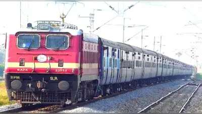 बरेली: सिर्फ 25 रुपये बचाने के लिए युवक ने लगाई चलती ट्रेन से छलांग, ट्रैक पर गिरकर मौत