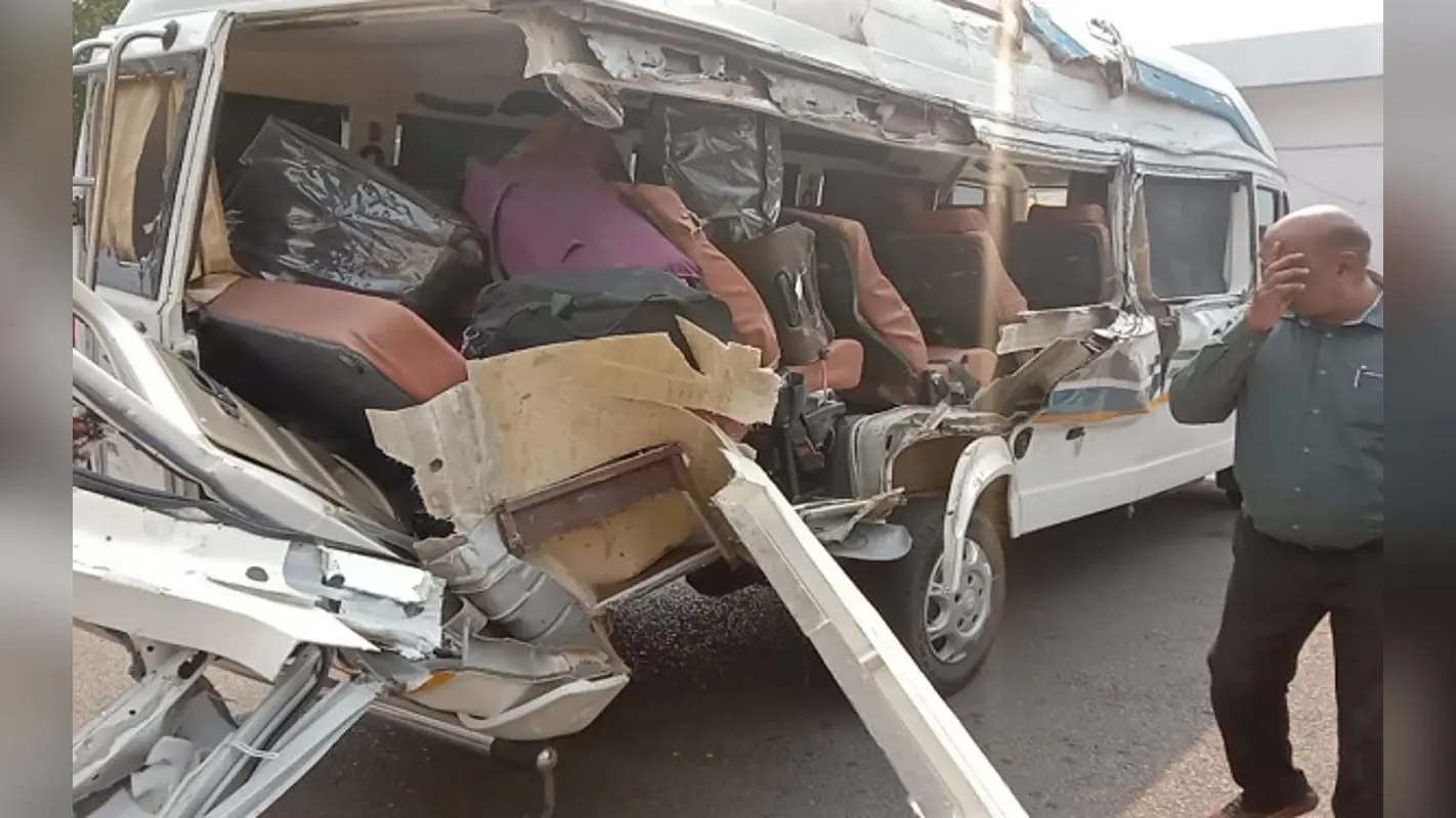 बेटी की शादी कर पटना से जमशेदपुर लौट रहा था परिवार, सड़क हादसे में मां की हुई मौत, 4 घायल