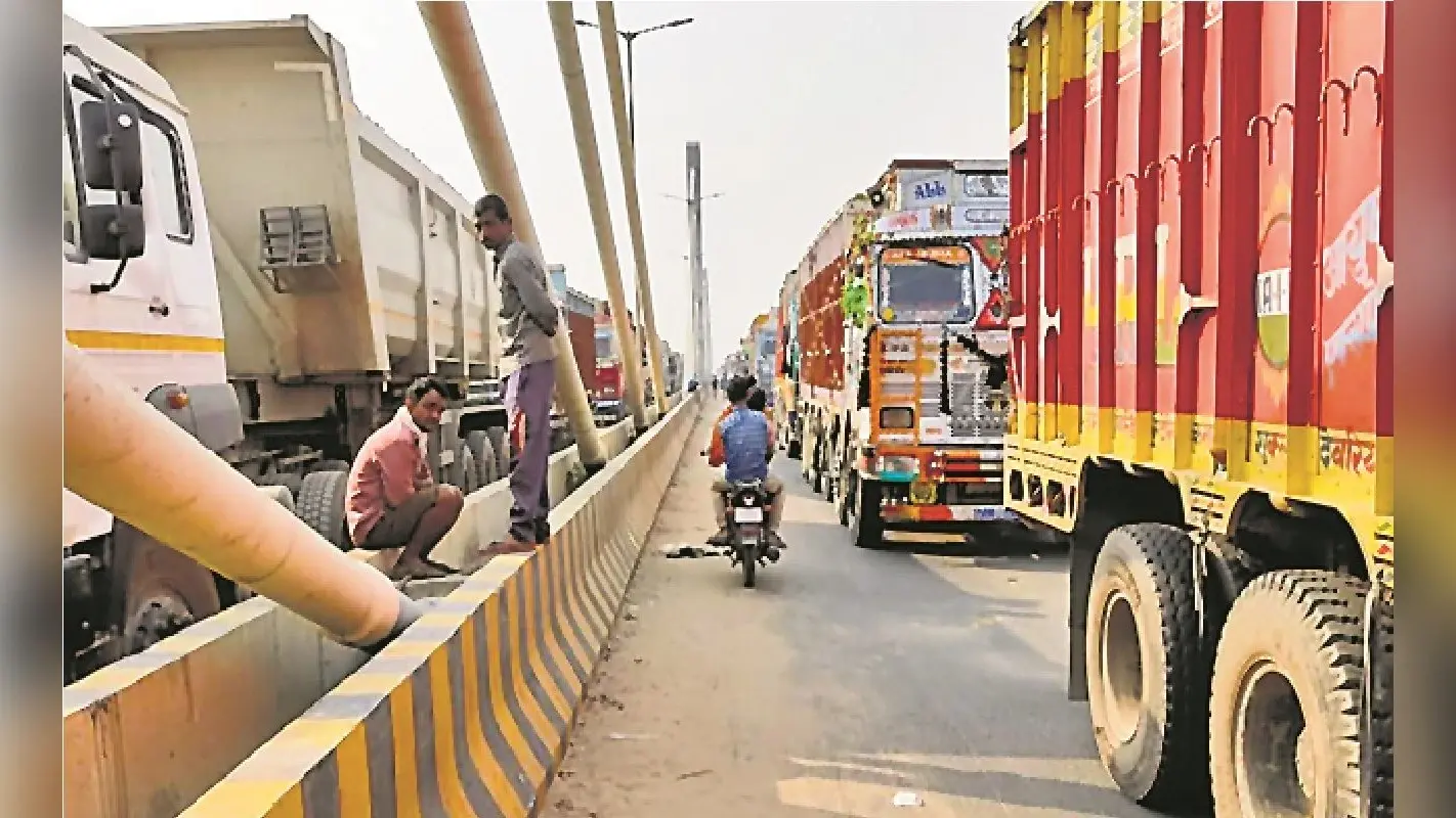 वीर कुंवर सिंह सेतु के निर्माण से घटी आरा और छपरा की दूरी, पर सफर हुआ मुश्किल; ओवरलोड वाहनों से कराह रहा पुल