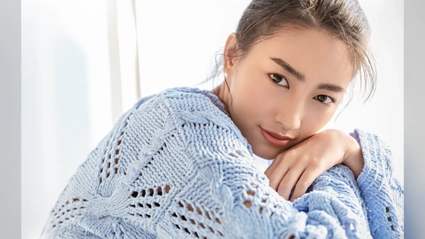 Skin Glowing In Winter: सर्दियों में पाएं चमकती और सॉफ्ट स्किन, अपनाएं ये टिप्स