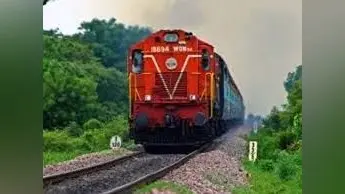 Uttar Pradesh Train Live Status: काशी विश्वनाथ और जनता एक्सप्रेस 12 अप्रैल तक निरस्त, सफर से पहले देखें अपडेट