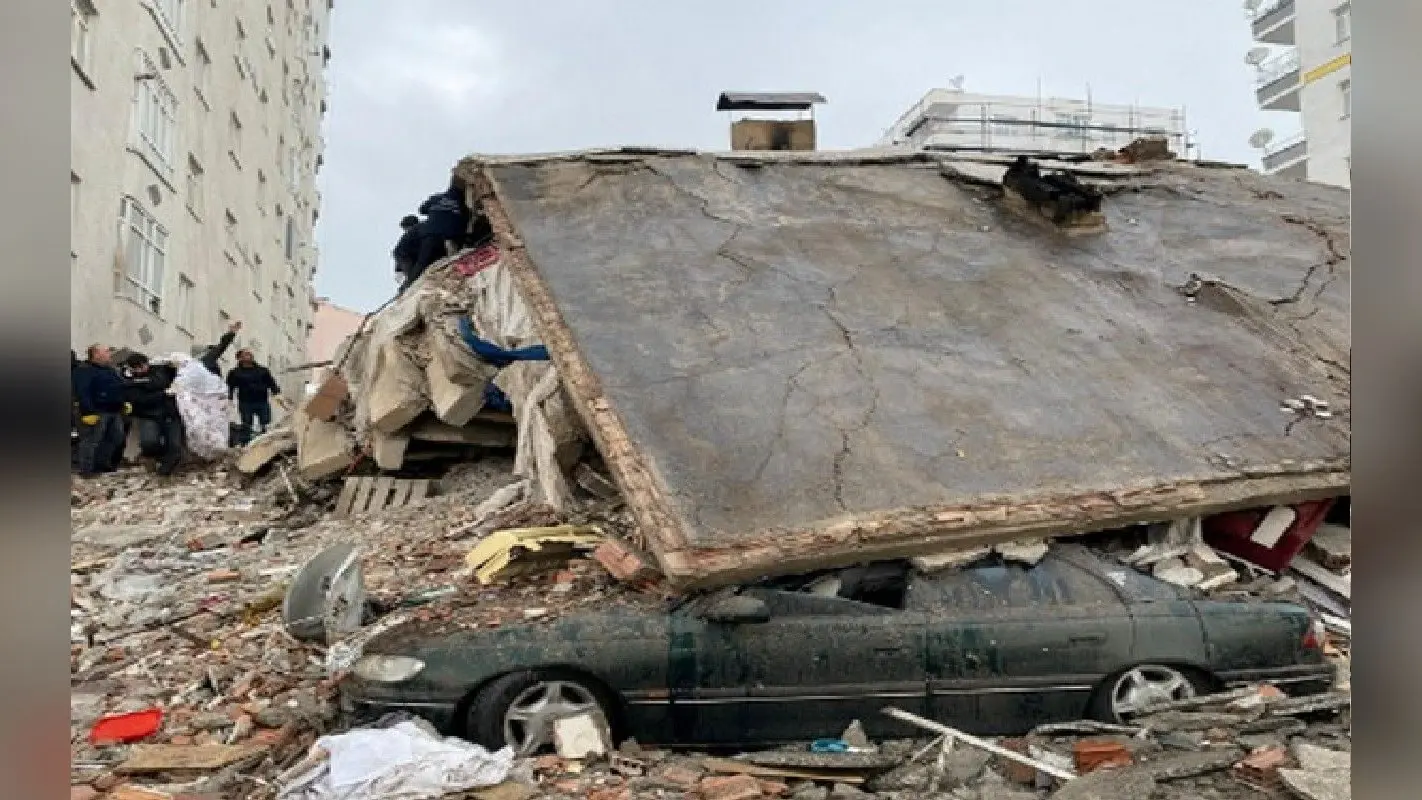Earthquake: तुर्की और सीरिया में भूकंप से भारी तबाही, मरने वालों की संख्या बढ़कर हुई 2300, हजारों घर ध्वस्त
