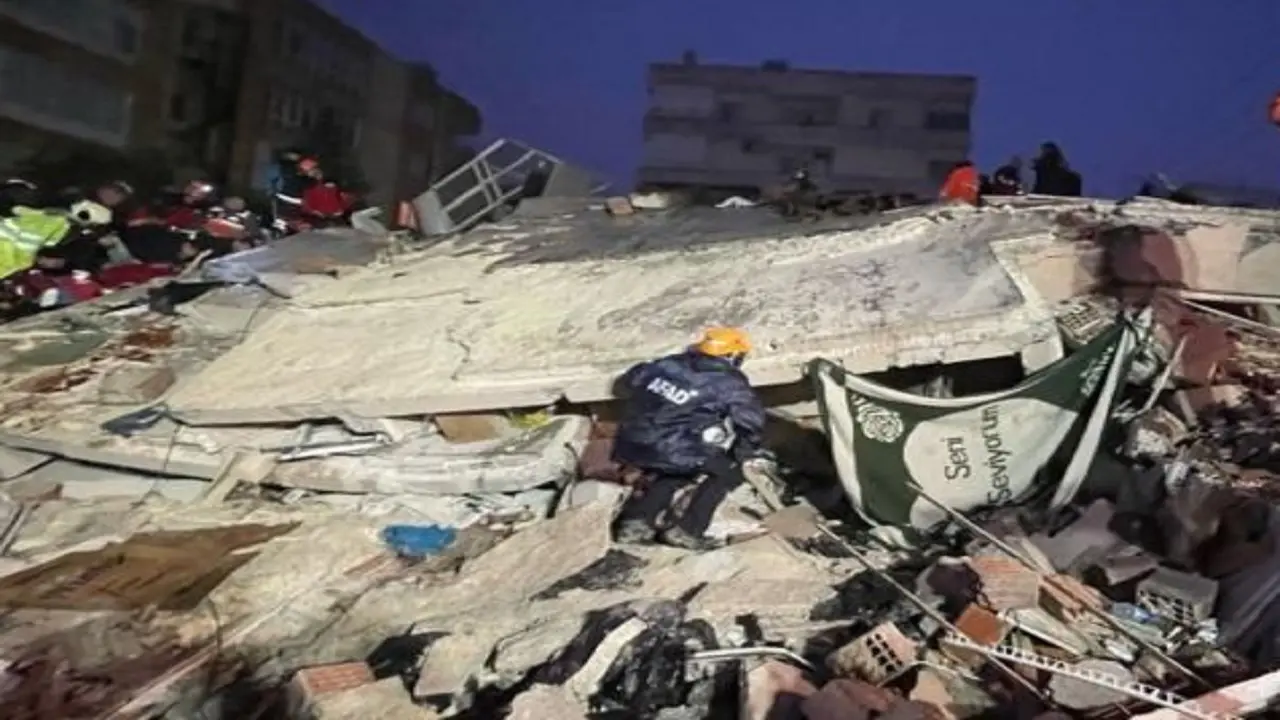 Turkey Earthquake: मलबों में जिंदगी की तलाश जारी, 212 घंटे बाद 77 वर्षीय व्यक्ति को जिंदा निकाला गया