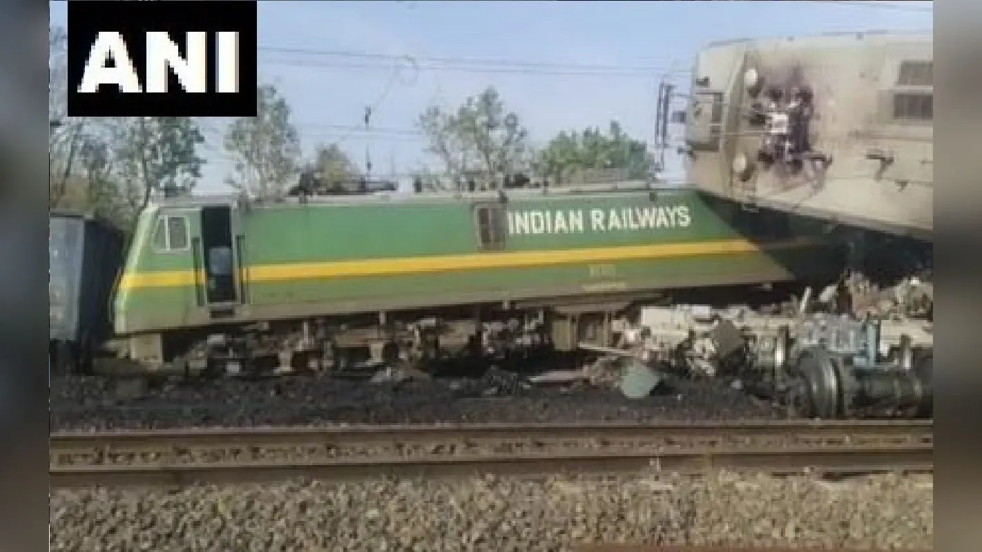 Train Accident: मध्य प्रदेश के शहडोल में मालगाड़ी दूसरी ट्रेन से टकराने के बाद पटरी से उतरी, एक की मौत