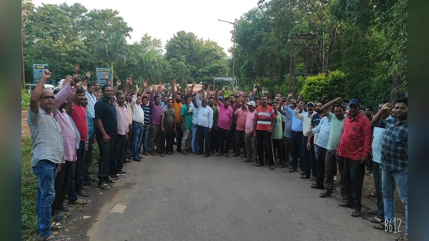 अपनी मांगों के समर्थन में हड़ताल पर गये UCIL जादूगोड़ा के कर्मचारी, 7 यूनिट का कार्य पूरी तरह से ठप