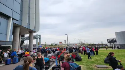 Heathrow Airport: लंदन के हीथ्रो हवाई अड्डे पर लावारिस बैग मिलने से हड़कंप, पुलिस जांच में हुआ ये खुलासा