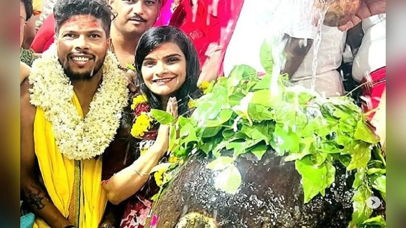 सावन से पहले महाकाल के दरबार में पहुंचा भारत का यह स्टार तेज गेंदबाज, फोटोज वायरल