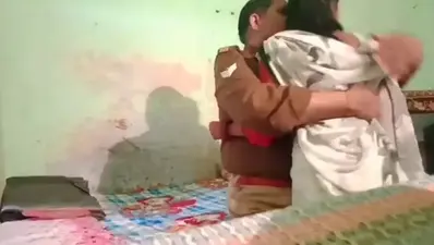 Unnao News: महिला के साथ अश्लील वीडियो वायरल होते ही हेड कांस्टेबल पर गिरी निलंबन की गाज, जांच जारी